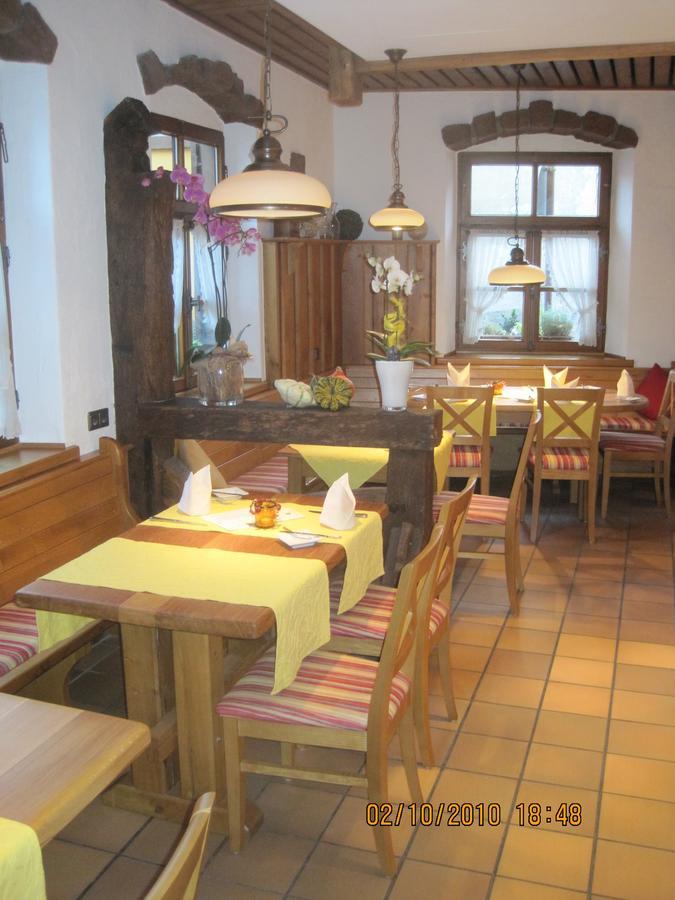 Ellenbergs Restaurant & Hotel Hessheim Екстериор снимка
