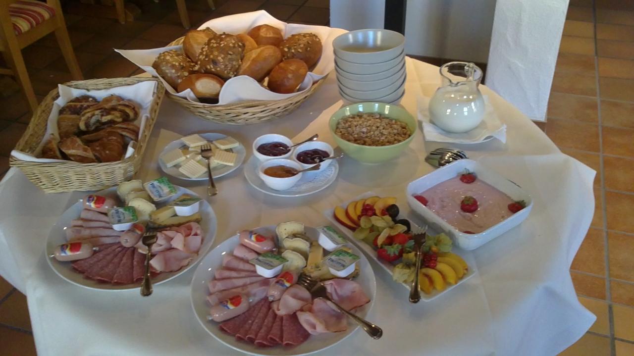 Ellenbergs Restaurant & Hotel Hessheim Екстериор снимка