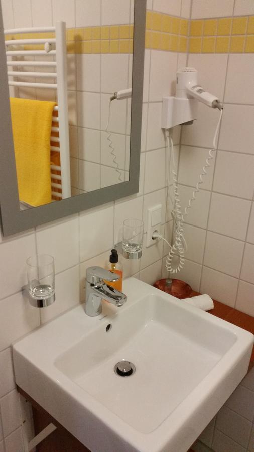 Ellenbergs Restaurant & Hotel Hessheim Екстериор снимка